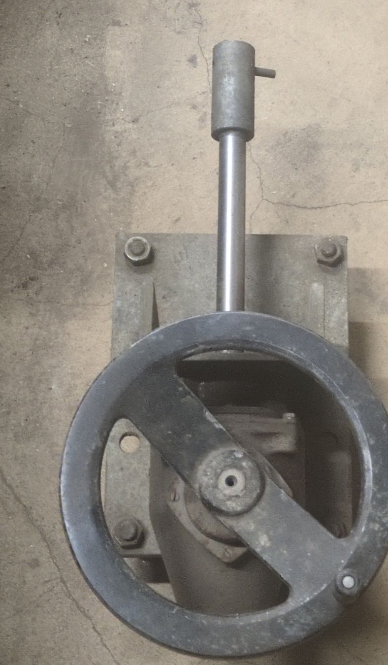 Altro per industria metallurgica: Robuster Industrieschieber mit Winkelgetriebe – Usato da Zumikon venduto da ste_mtc2