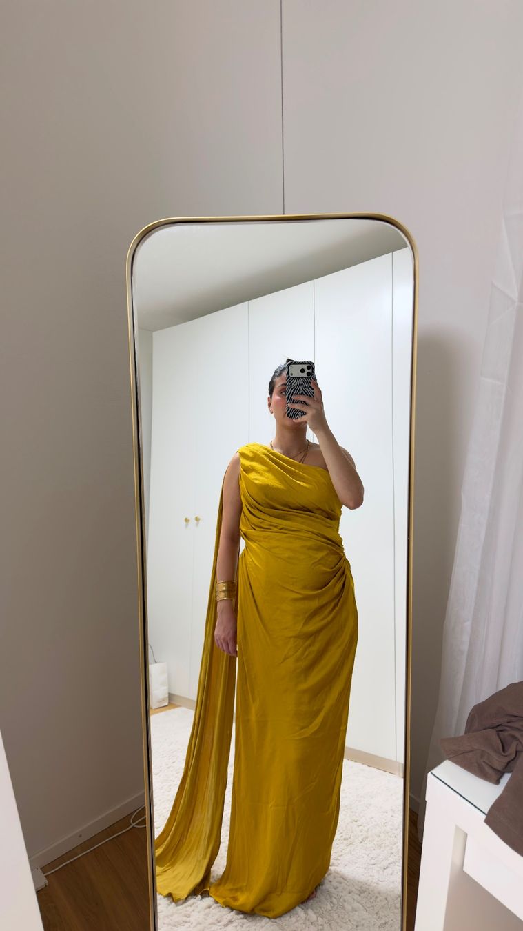 Asos Kleider: Abendkleid gelb One-Shoulder Maxikleid – Neu (gemäss Beschreibung) aus Rüthi (Rheintal) von amo_8z9c