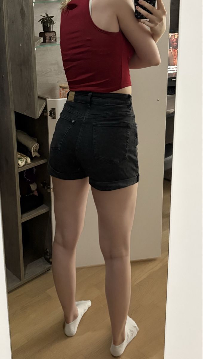 H&M Hosen: Schwarze Jeans Shorts  – Gebraucht aus Laufenburg von emi_fnw9 2
