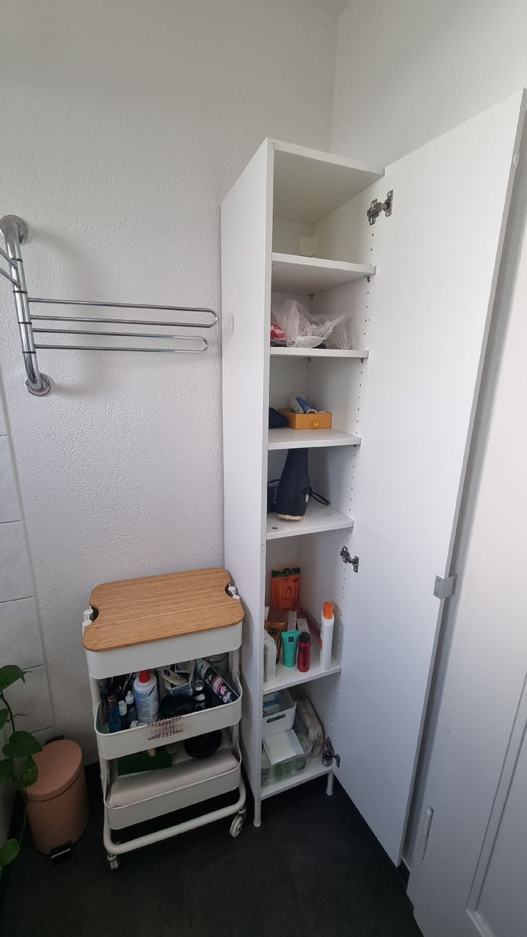 Ikea Armoires: Schmaler Badezimmerschrank – D'occasion à St. Gallen par jil_l6mm 1