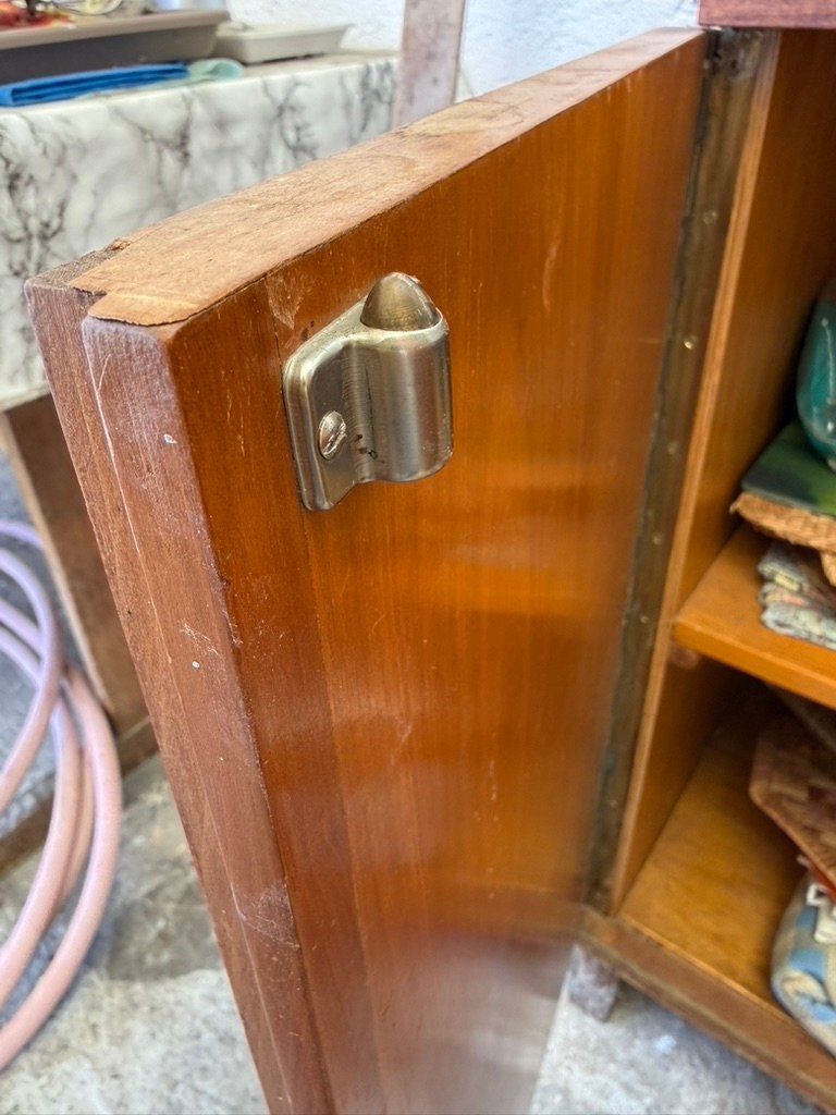 Armadi: Antiker kleiner Holzschrank – Usato da Agriswil venduto da Windcheetah 1