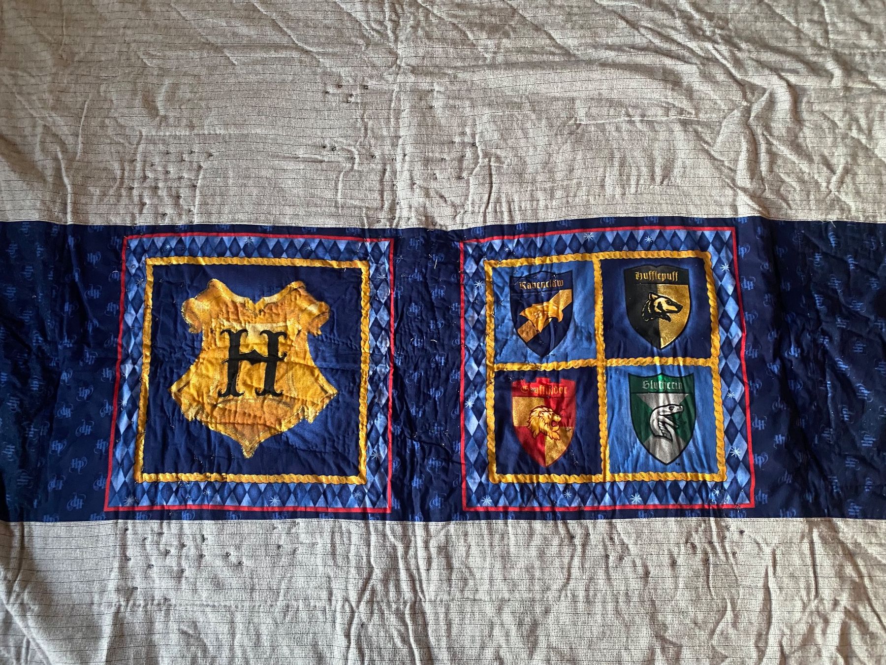 Coperte: Harry Potter Patchworkdecke (Bettüberwurf) – Usato da Tafers venduto da Hinaya 3