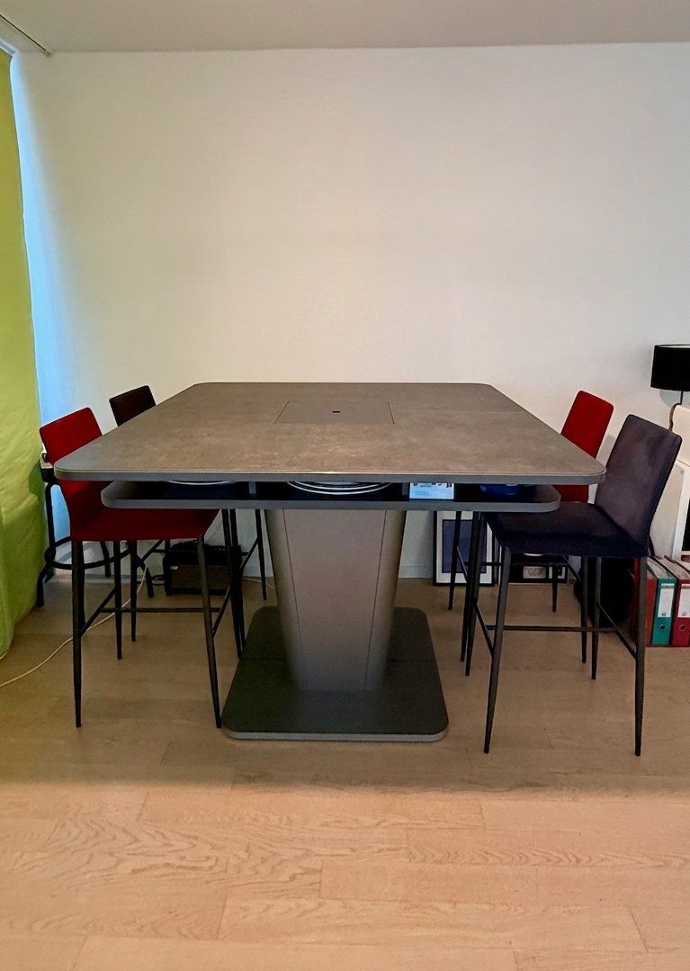 Tischset: Table haute, îlot de convivialité SETIS + 4 tabourets – Gebraucht aus Chêne-Bourg von Asimha 1
