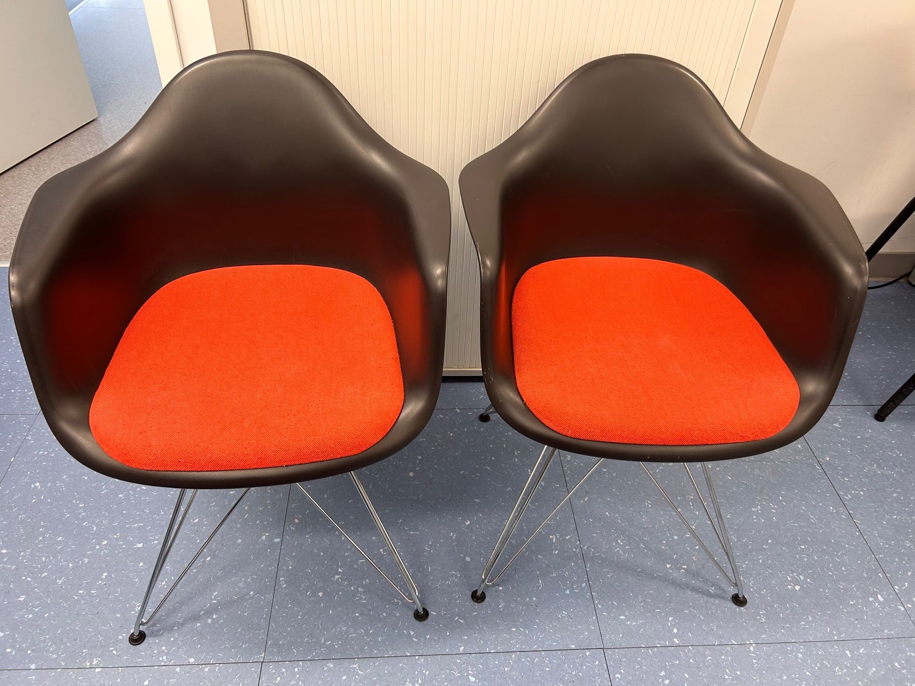 Eames Sedie: 2 chaises Vitra design Eames – Usato da Genève venduto da 7flo7