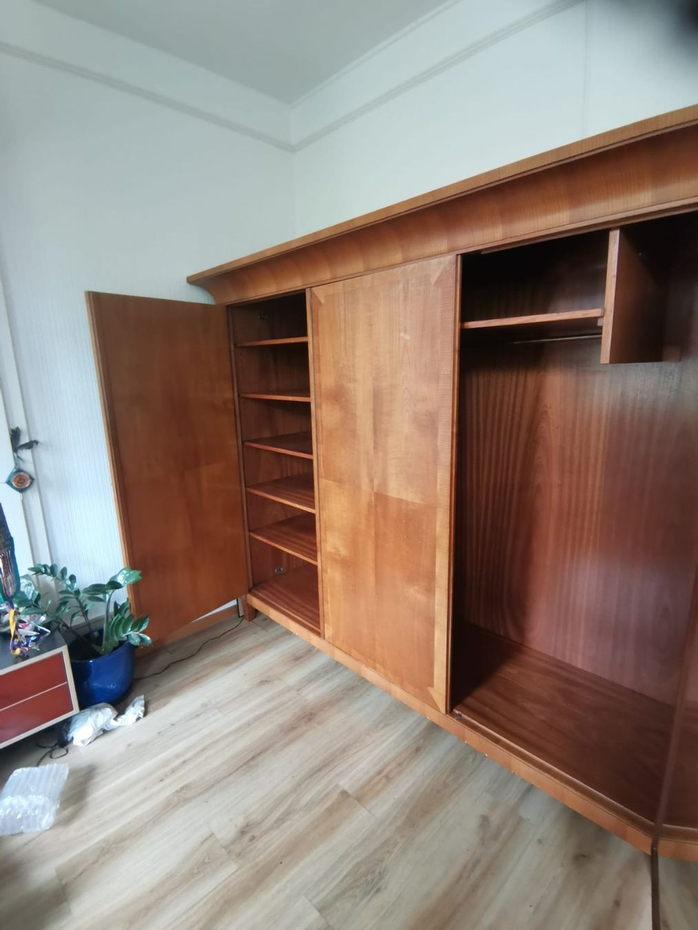 Armadi: Vintage Massivholzschrank – Usato da Thun venduto da hme_hbz6 4