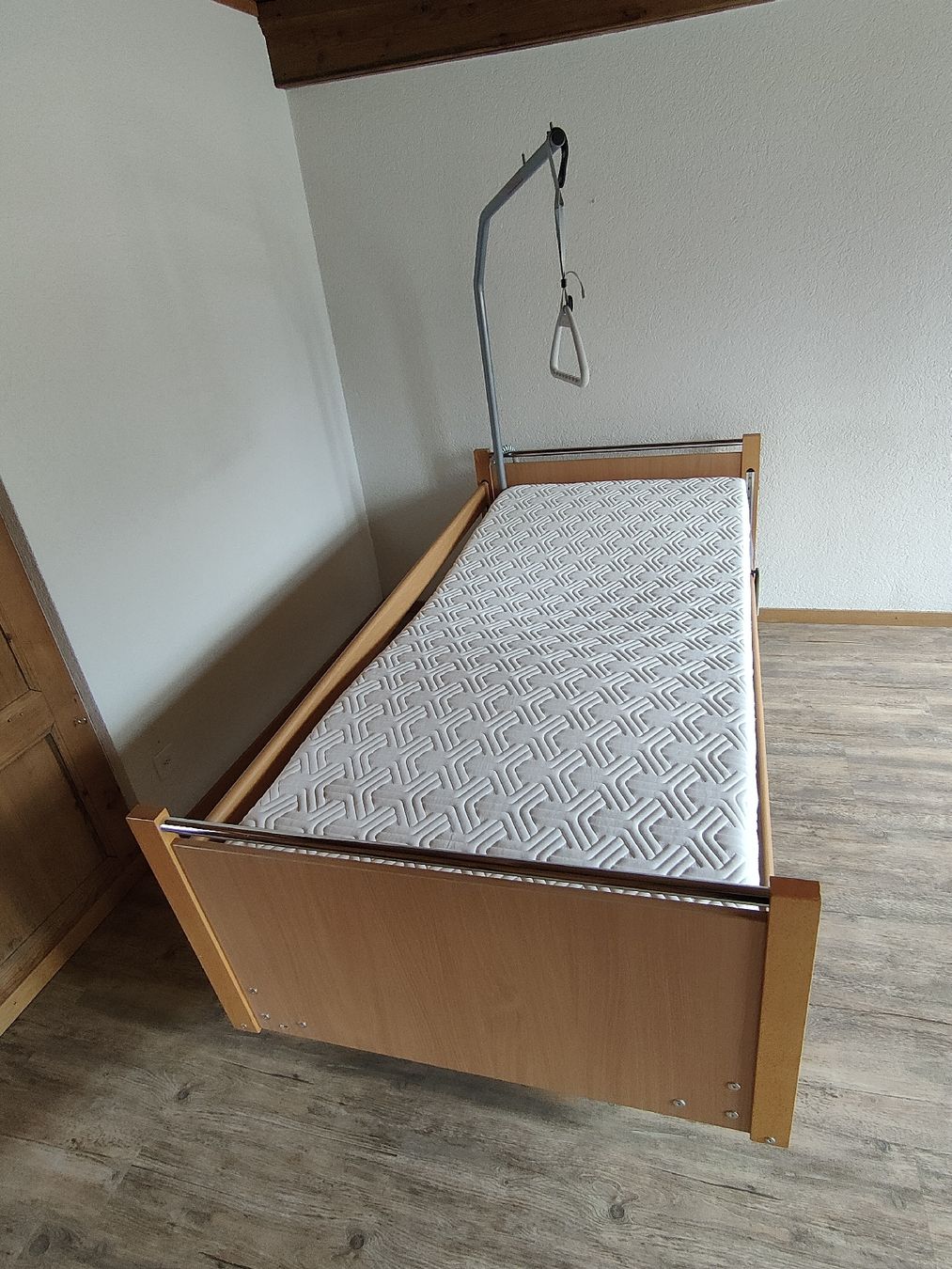 Letti: Pflegebett – Usato da Gümmenen venduto da pingu018 3