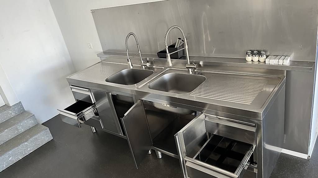 Komplettküchen: Gastroküche Chromstahl – Gebraucht aus Guntershausen von Coast 1