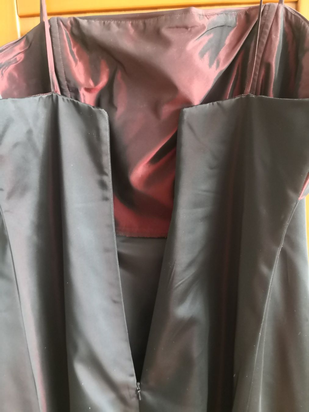 C&A Kleider: Abendkleid in Schwarz/Dunkelrot, Gr. 42 – Gebraucht aus Wädenswil von coconut1289 2