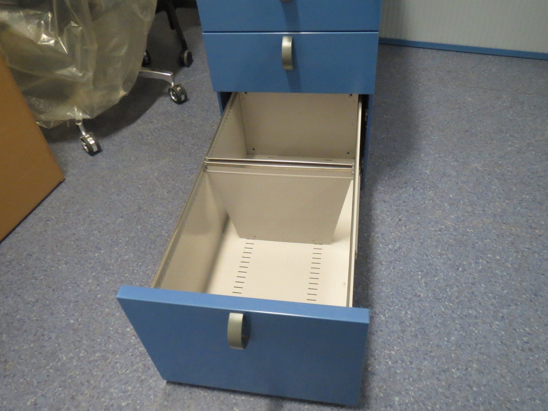 Lista Korpus: Lista Korpus Metall blau – Gebraucht aus Hüttwilen von Andmithand 4