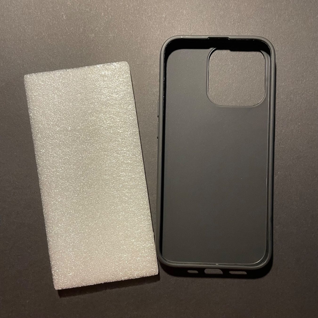 Apple Handys / Smartphones: NEU: iPhone 13 pro Hülle schwarz m. Kirschen – Neu und originalverpackt aus Bellach von Dreamer2501 5