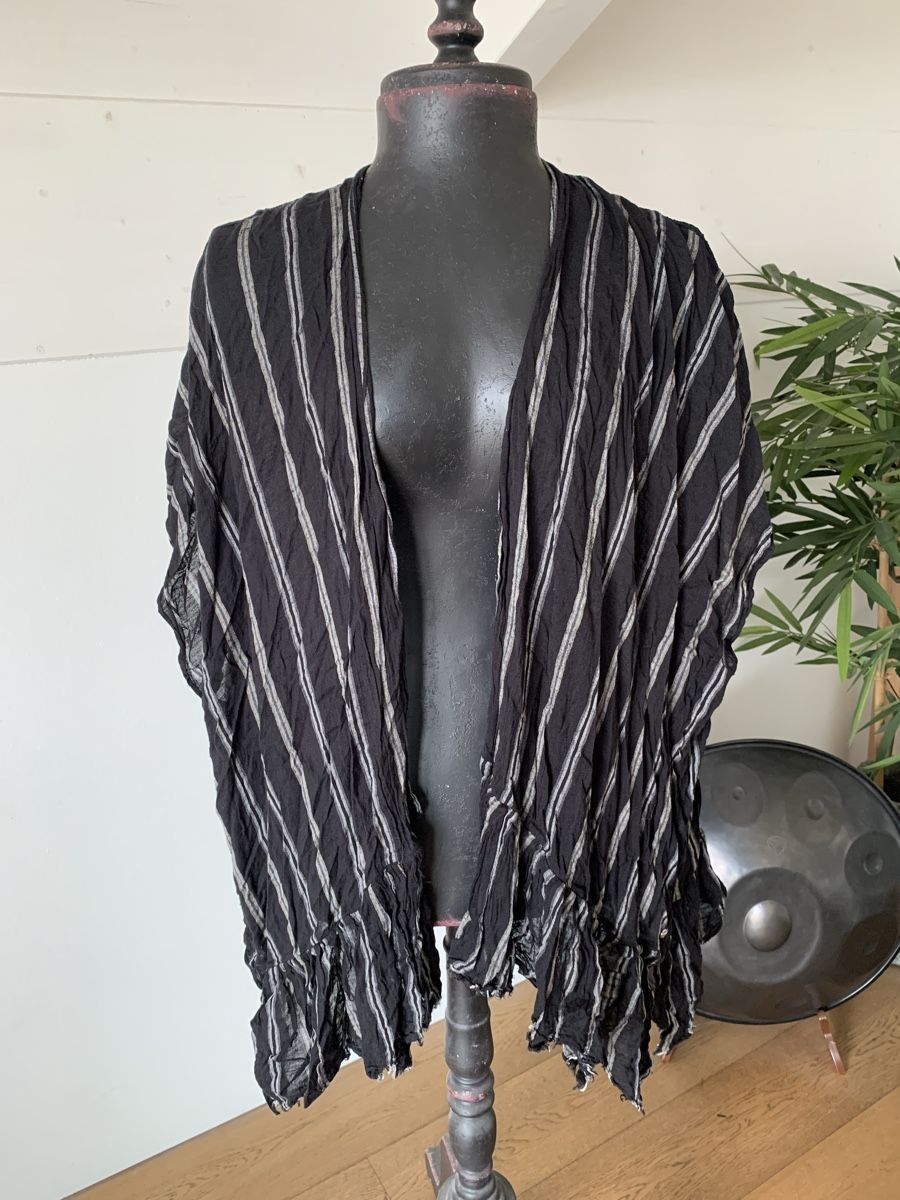Kimonos: Wunderschöner Esprit Kimono – Neuf (Voir description) à Lugnorre par SOM69