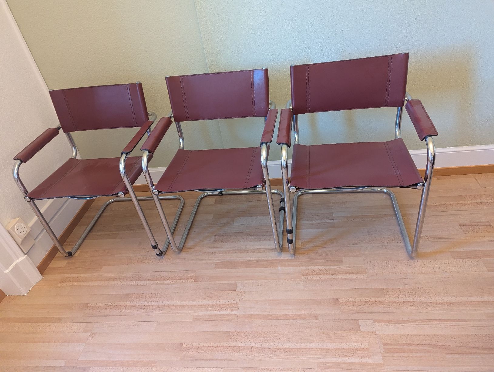 Set de table et chaises: Tisch und 4 Stühle  – D'occasion à St. Gallen par Leaj_spir 1