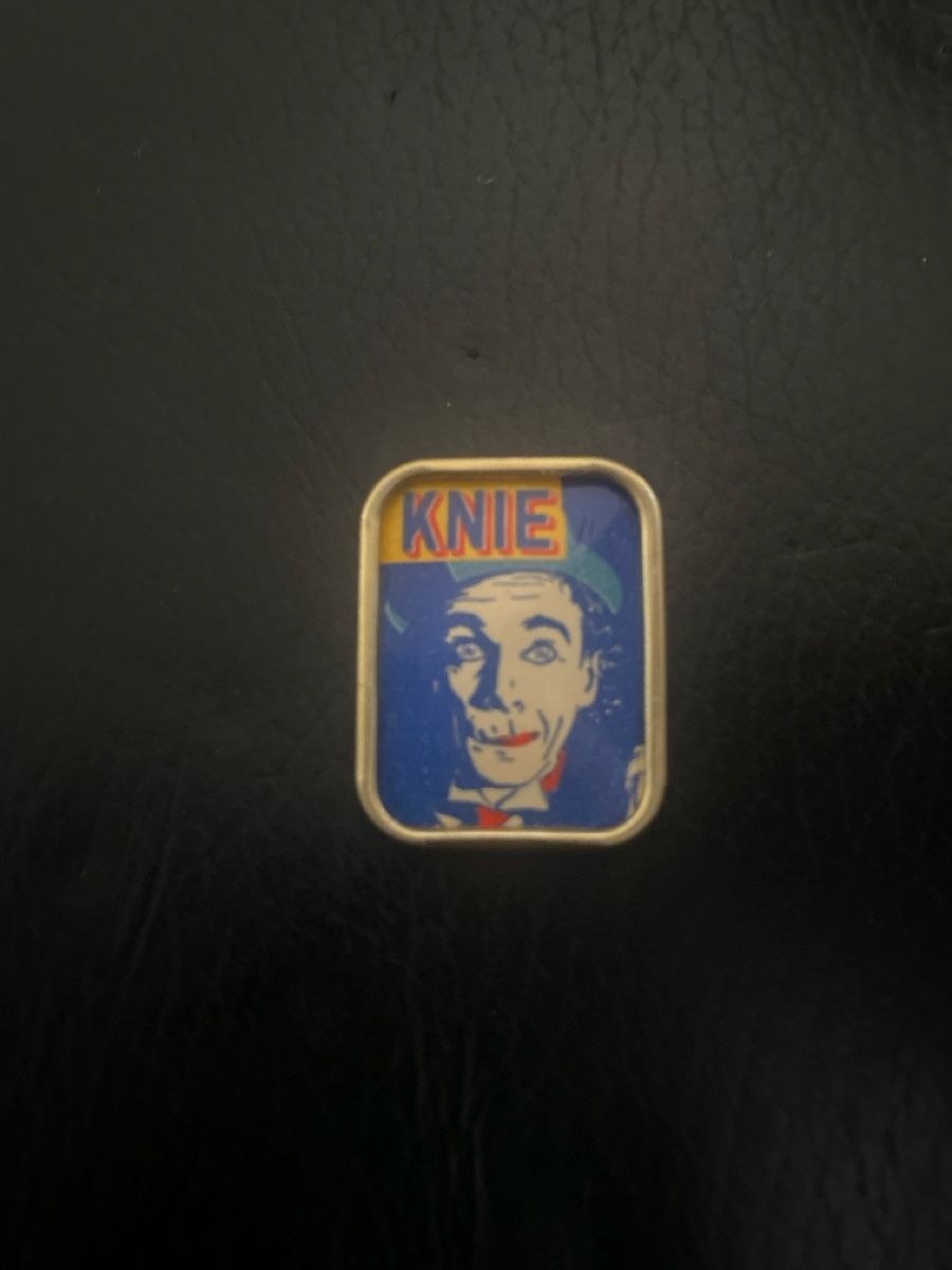Placchette & Badge: PIN Circus Knie Clown – Usato da Birsfelden venduto da Blaetzbums97
