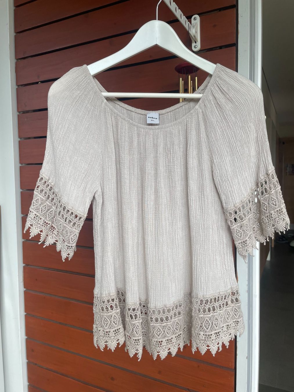 Zebra Camicette: Bluse mit Spitze, Grösse M/L, Beige – Usato da Zofingen venduto da angito