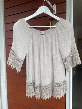 Bluse mit Spitze, Grösse M/L, Beige