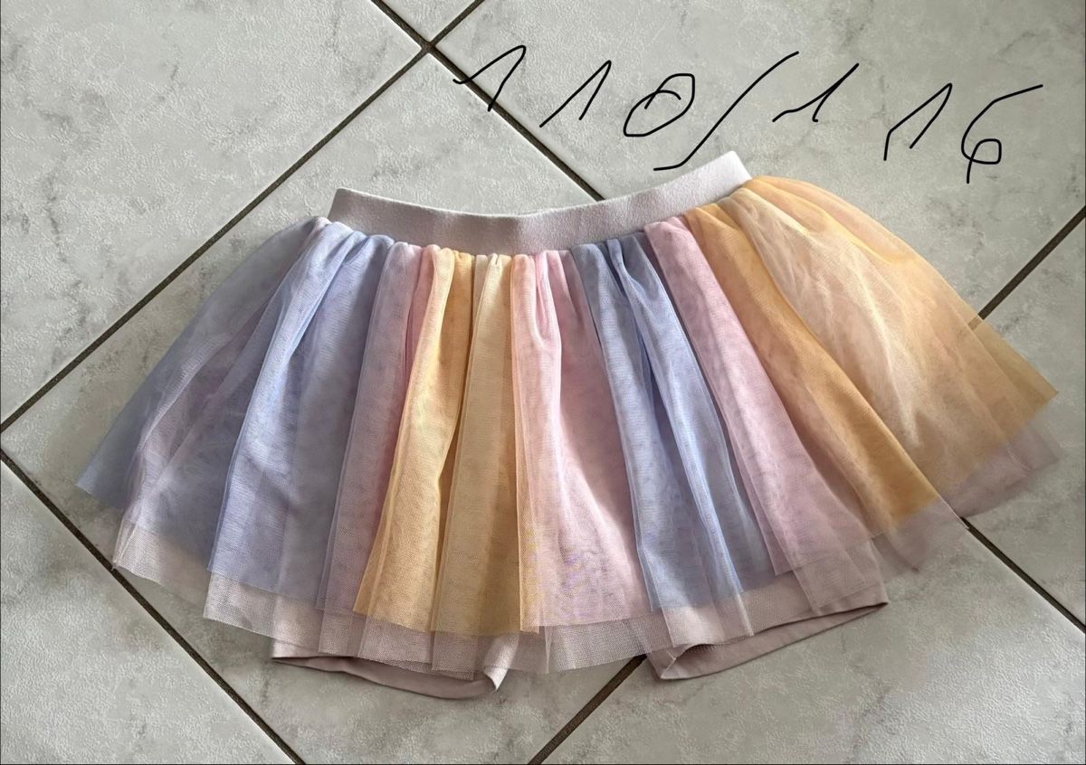 Pantaloni: Shorts mit Rock Regenbogen  – Usato da Eschlikon TG venduto da RamonaSt