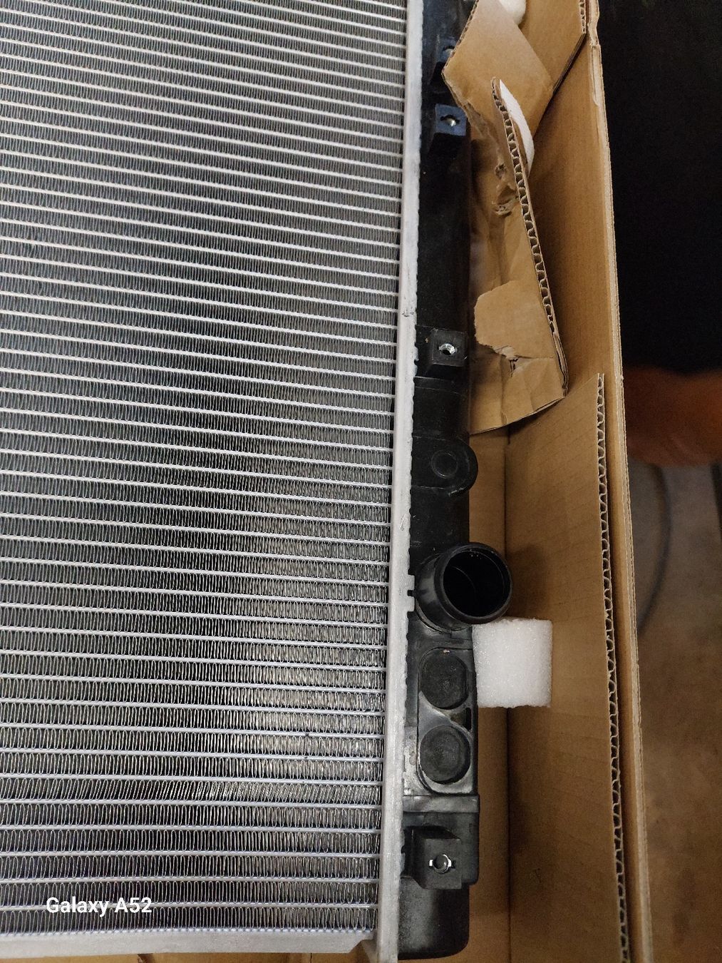 Mitsubishi Toutes les pièces auto: Radiateur Mitsubishi galant III – Neuf avec emballage d'origine à Thierrens par Tbox 2