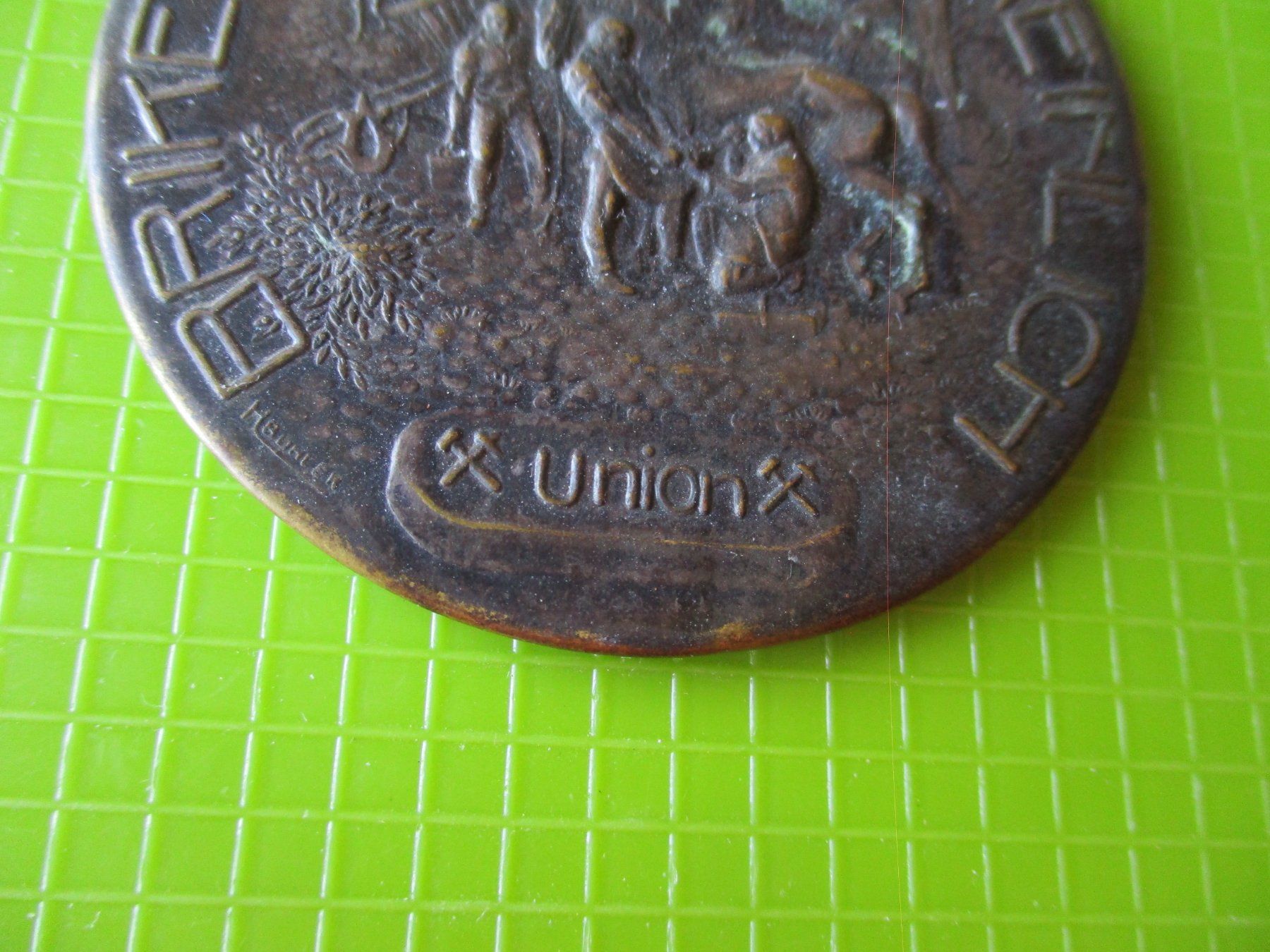 Spiegel: Union Brikets - Taschenspiegel / ca. D: 6 cm – Gebraucht aus Ottikon Gossau ZH von hokuspokus 2