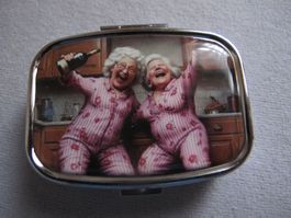 Lustige Pillendose mit Omis im Pijama! Neu