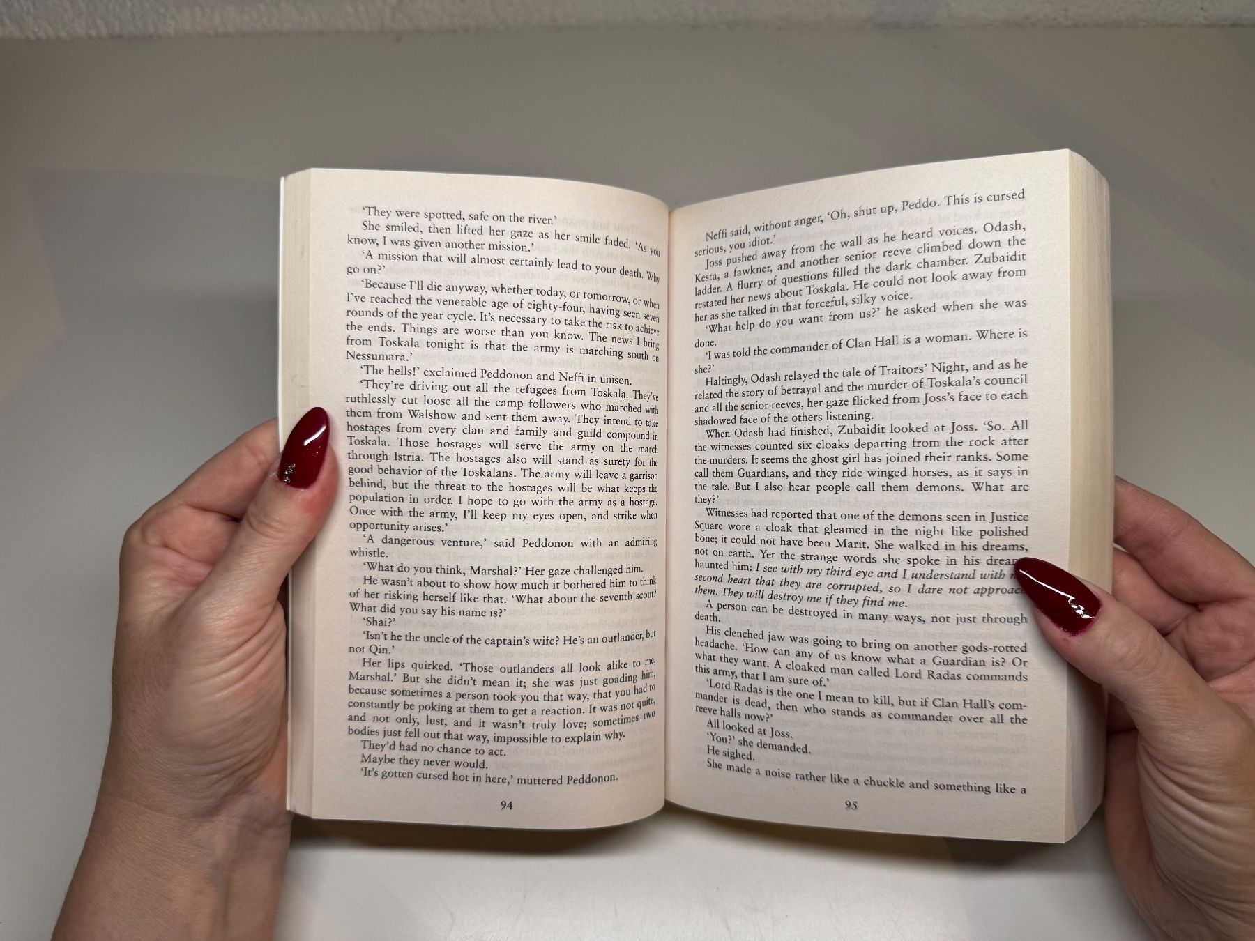 Libri: NOVEL: Kate Elliott, Traitors Gate – Usato da Grosswangen venduto da English_books 4