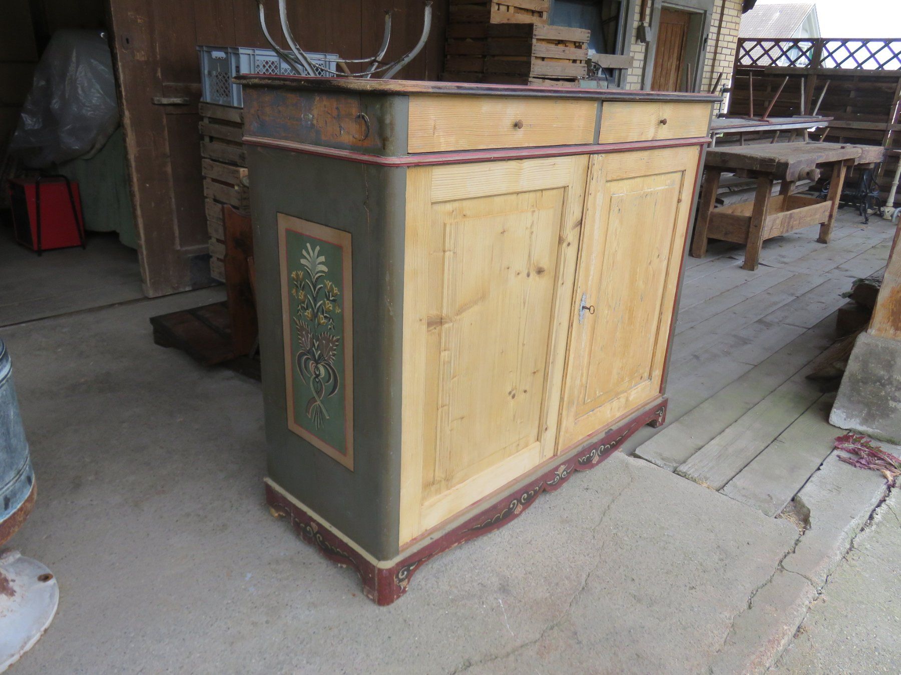 Armadi: antiker Schrank – Difettoso da Ruswil venduto da Mfladibus 1