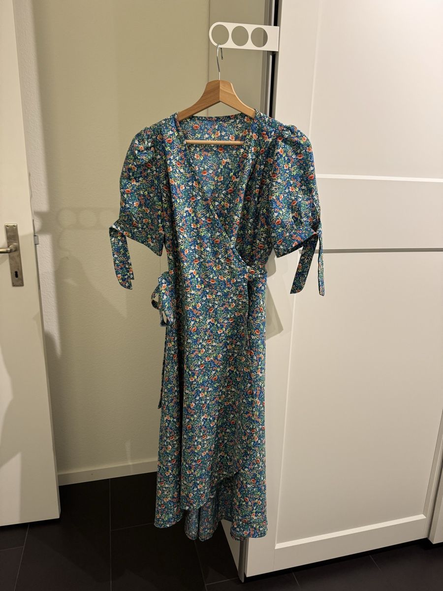 Vestiti: Flower dress – Usato da Basel venduto da ale_h7my