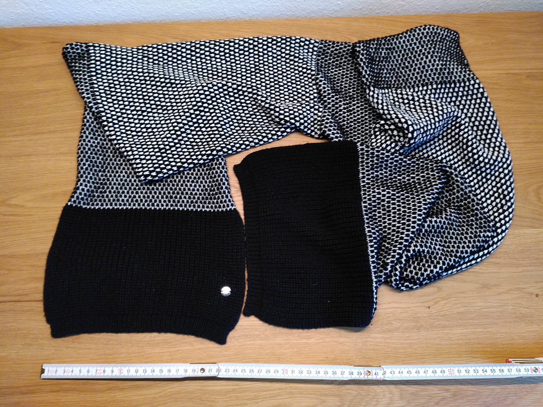 Escada Foulard & Sciarpe: Gestrickter Escada-Sport Schal – Nuovo (secondo la descrizione) da Zürich venduto da van_5xbk