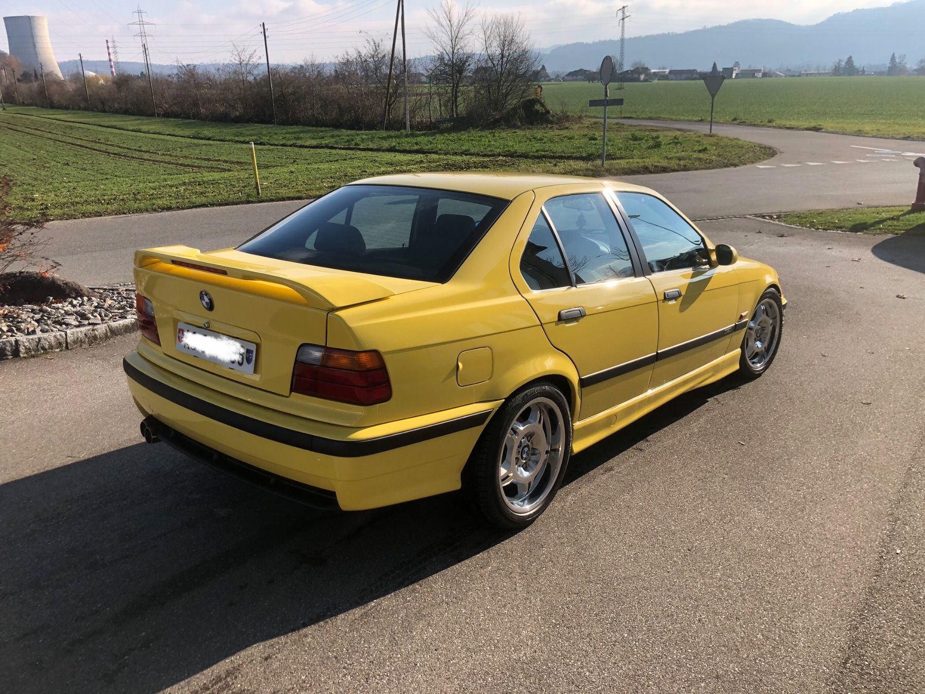BMW Automobili: BMW E36 323i Limousine – Usato da Aarau venduto da mat_9kvv 2