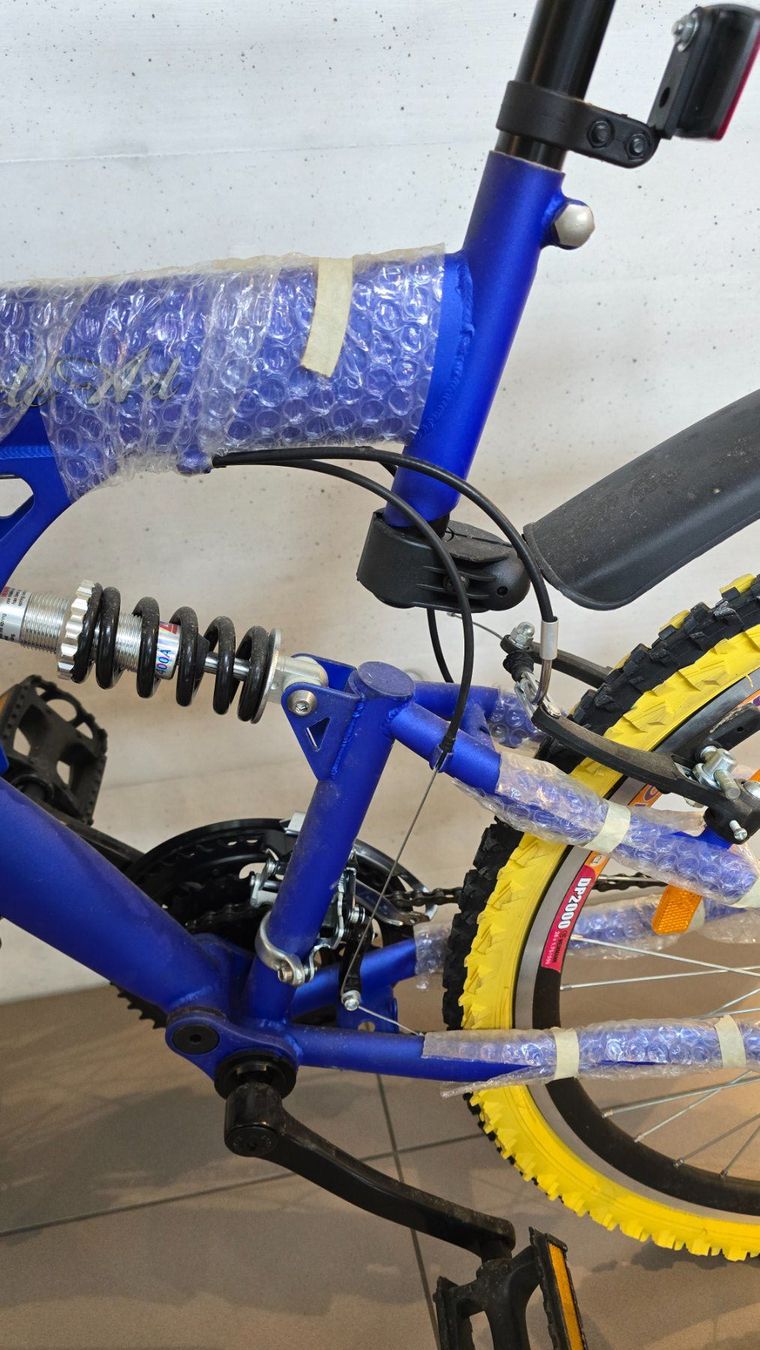 Velos: Neues Mountainbike Blau – Neu und originalverpackt aus Winterthur von Versus0 9