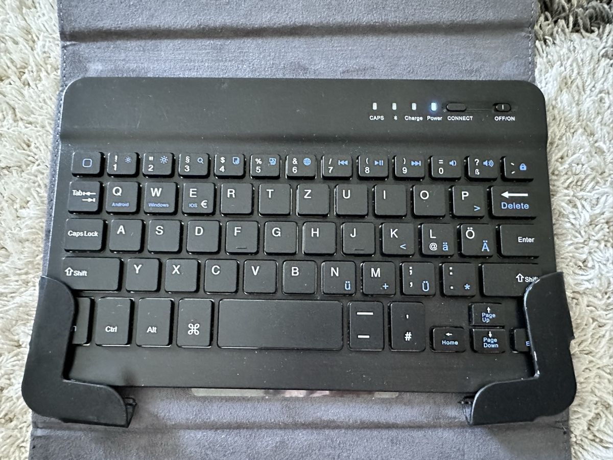 Claviers: Bluetooth Tastatur Schwarz mit Schutzhülle – D'occasion à Thalwil par Thommy_nau 1