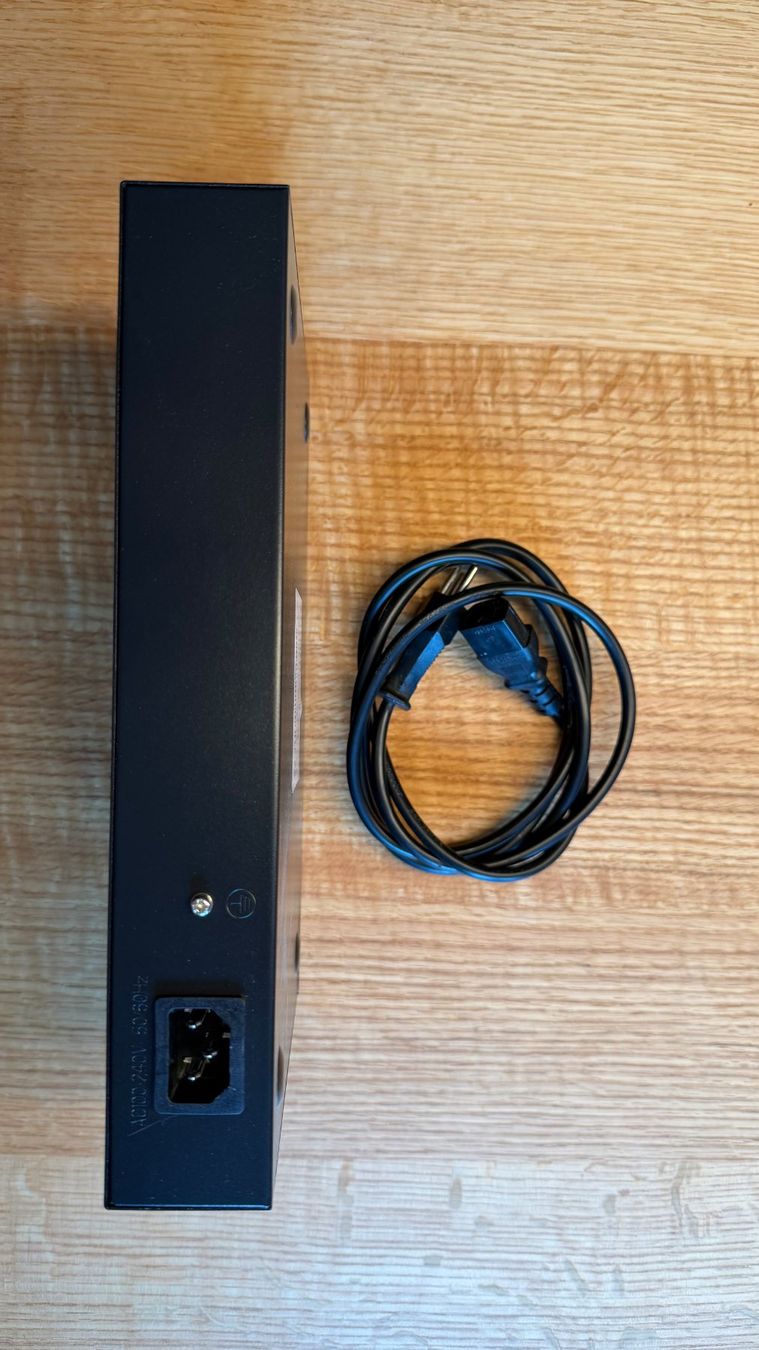 Hubs & Switches: 8Port 10GB Ethernet Switch Unmanaged – D'occasion à Olten par Diogenes1