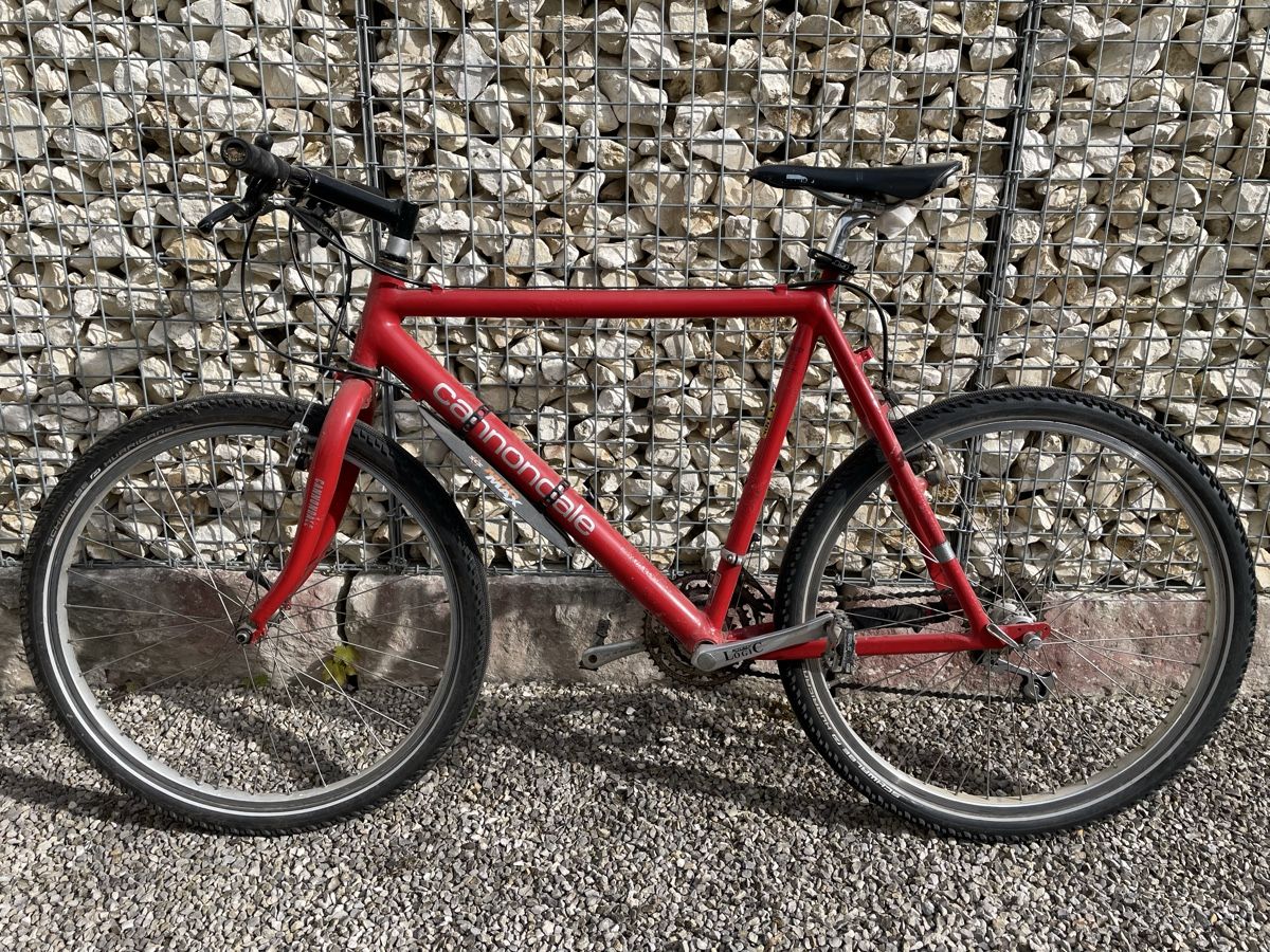 Cannondale Vélos: Ancien VTT à restaurer  – D'occasion à Sonceboz-Sombeval par dan_yxc9