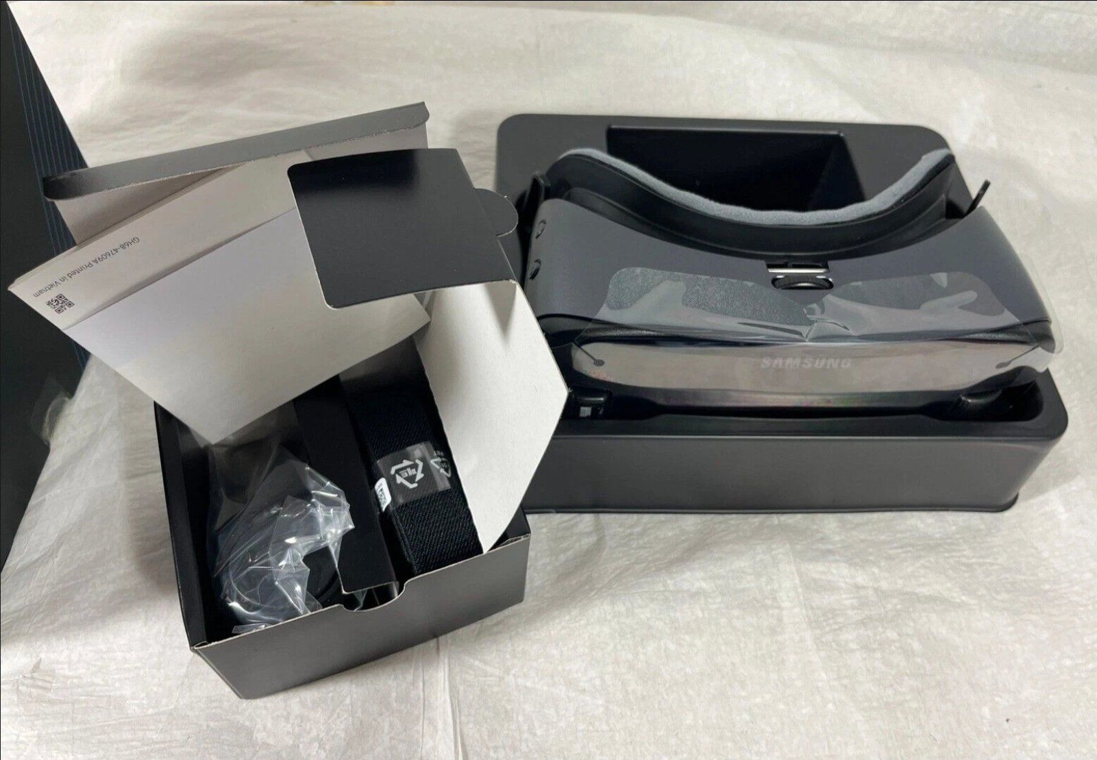 Samsung VR Brille: SAMSUNG Gear VR (2017 Edition) mit Controller – Gebraucht aus Zürich von Pancake187 1