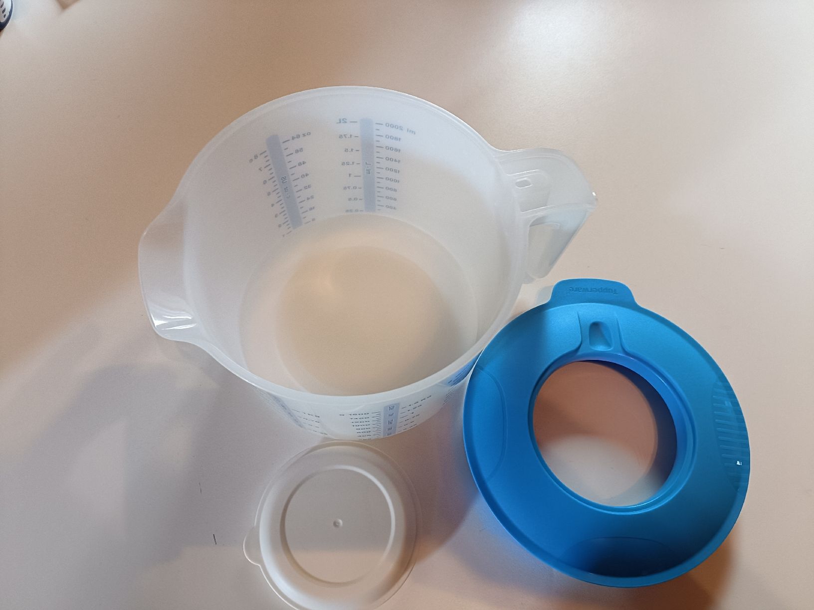 Tupperware Contenitori & Simili: Tupperware Krug 2 Liter   – Usato da Ebikon venduto da Thebs 1