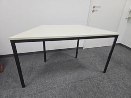 Arbeitstisch - 12 Stk verfügbar