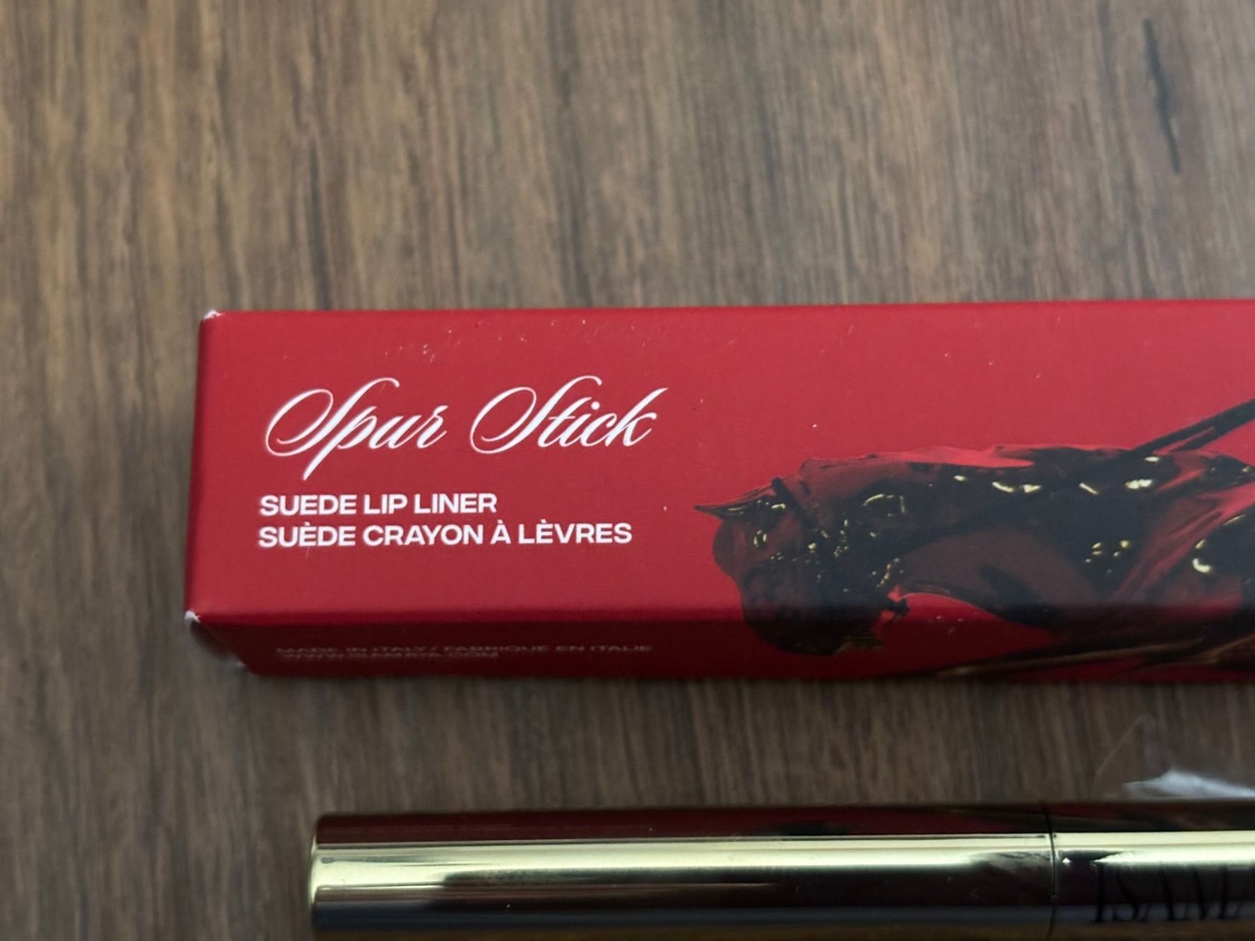 Make-up: Isamaya Suede Lip Liner "Buck" - Neu – Nuovo e nell'imballaggio originale da Kleinandelfingen venduto da Baba23 1