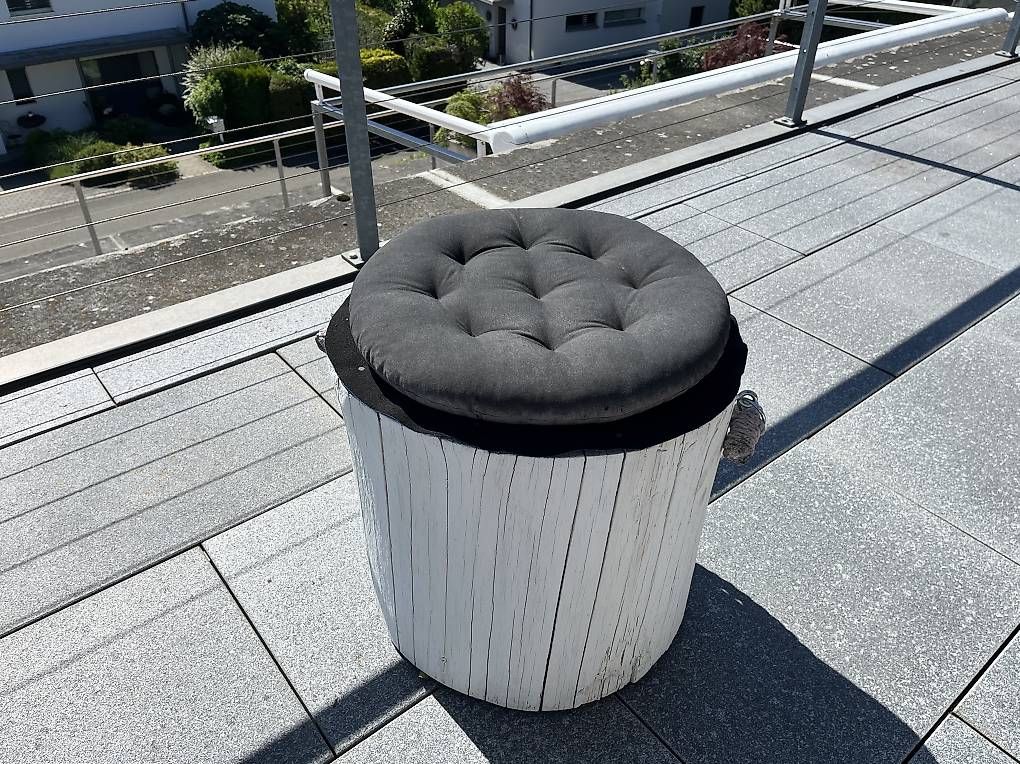 Sgabelli: 4 Coole Shabby Chic Hocker – Usato da Stetten SH venduto da Sarasay123 1