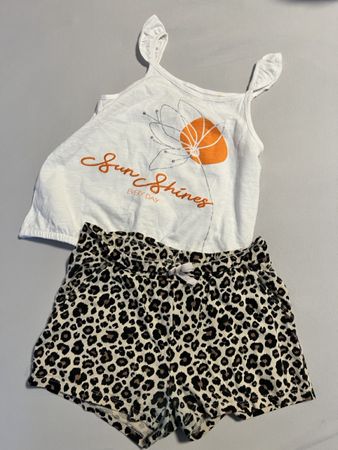 Ensemble d'été fun: top + short taille 122/128