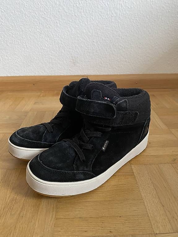 Chaussures hommes: Schwarze High-Top Winterschuhe | GoRetex – D'occasion à Laufen par Looc_