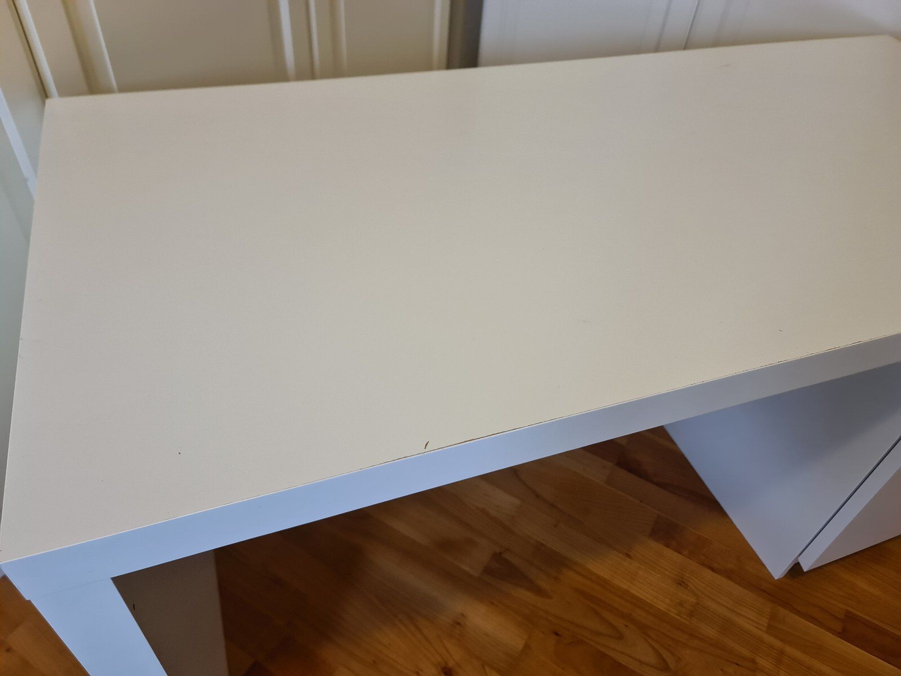 Ikea Scrivanie: IKEA MALM Schreibtisch Tisch weiss – Usato da Hausen AG venduto da Vugri 6