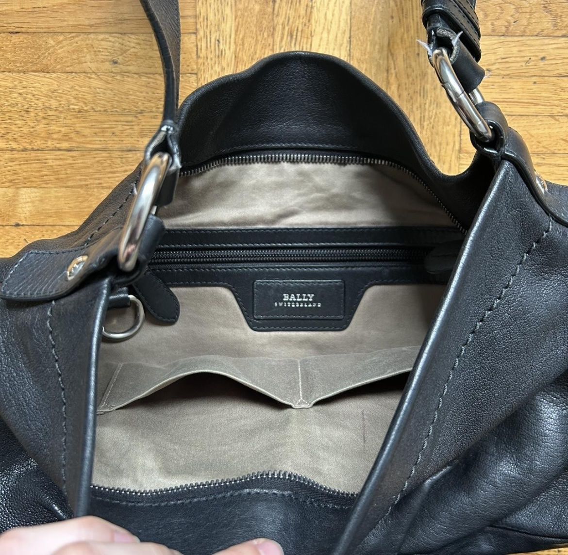 Bally Borse: Black leather Bally Purse – Usato da Pully venduto da car_rwv6 2