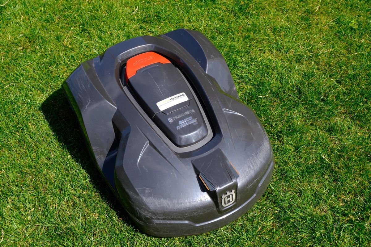 Husqvarna Tagliaerba: Husqvarna Automower 420 mit Original-Garage – Usato da Widnau venduto da lissy_melissa 2