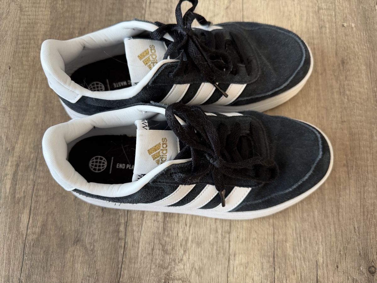 Adidas Damenschuhe: Adidas Schuhe – Gebraucht aus Strengelbach von Nati_97 1