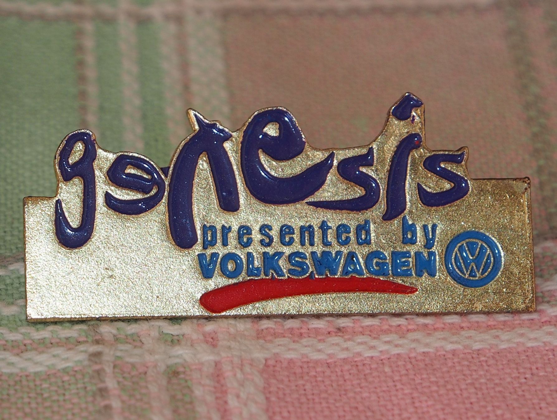 Placchette & Badge: Pin's Genesis presented by Volkswagen objet de collection – Usato da Ovronnaz venduto da Etagne68 4