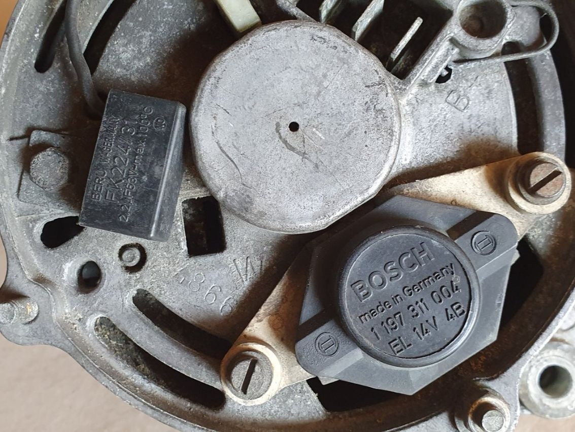 Bosch Tutti pezzi di ricambio auto: Auto Original Bosch Lichtmaschine Oldtimer 14V – Usato da Morgarten venduto da Buemi0 4
