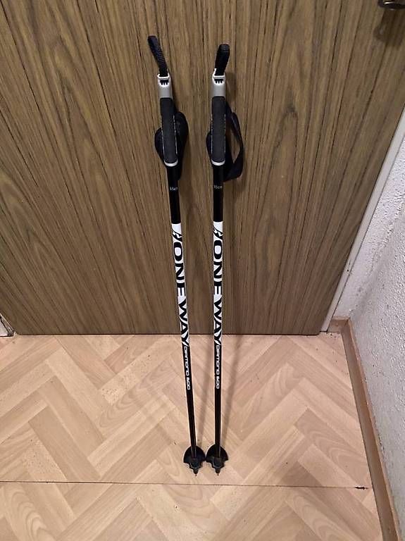 Bâtons de ski: Bâtons enfants – D'occasion à Saignelégier par Jeanno76