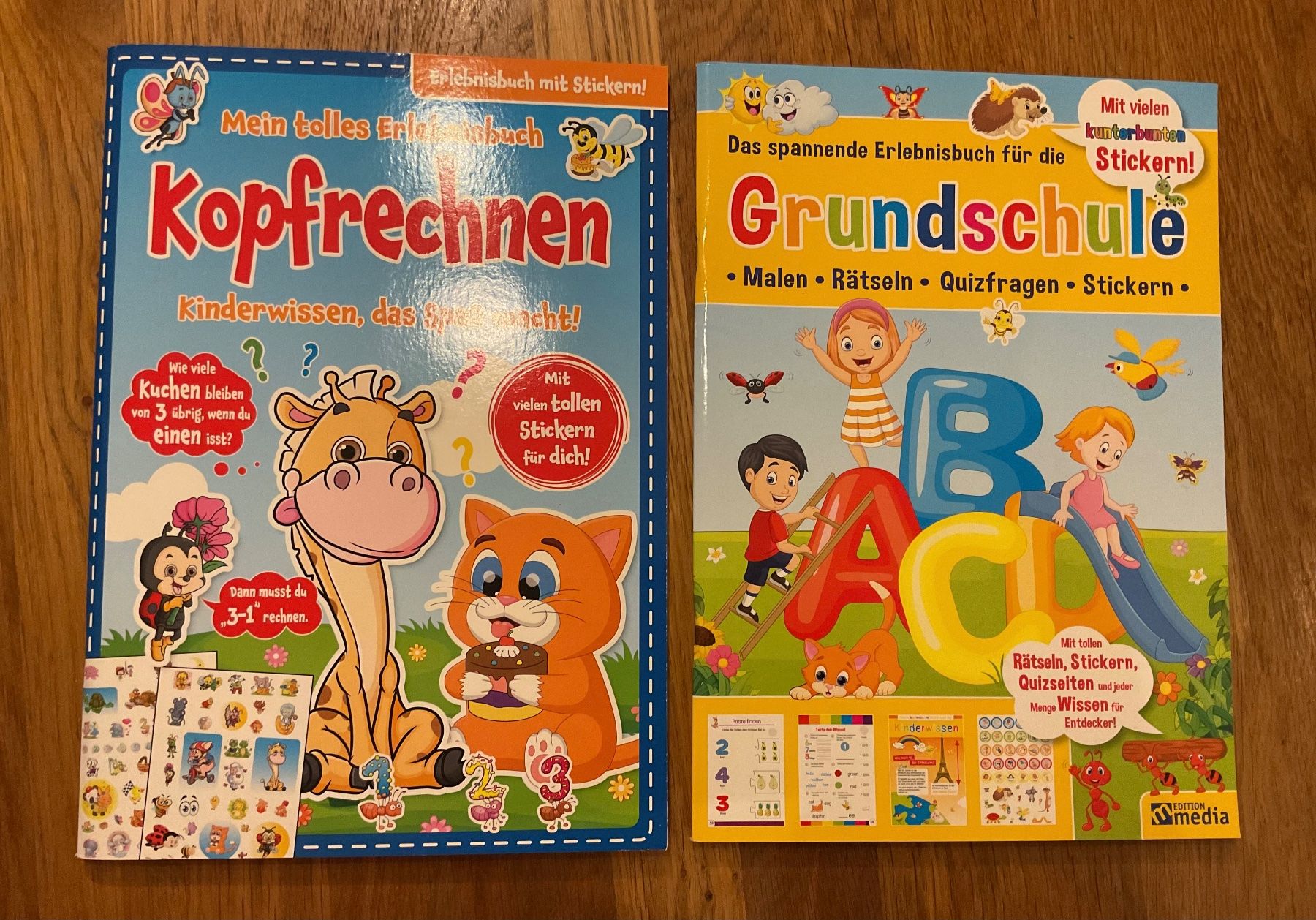 Libri: 2x Lernbücher: Rechnen & Grundschule mit Stickern! – Nuovo (secondo la descrizione) da Buchs AG venduto da Yuca01