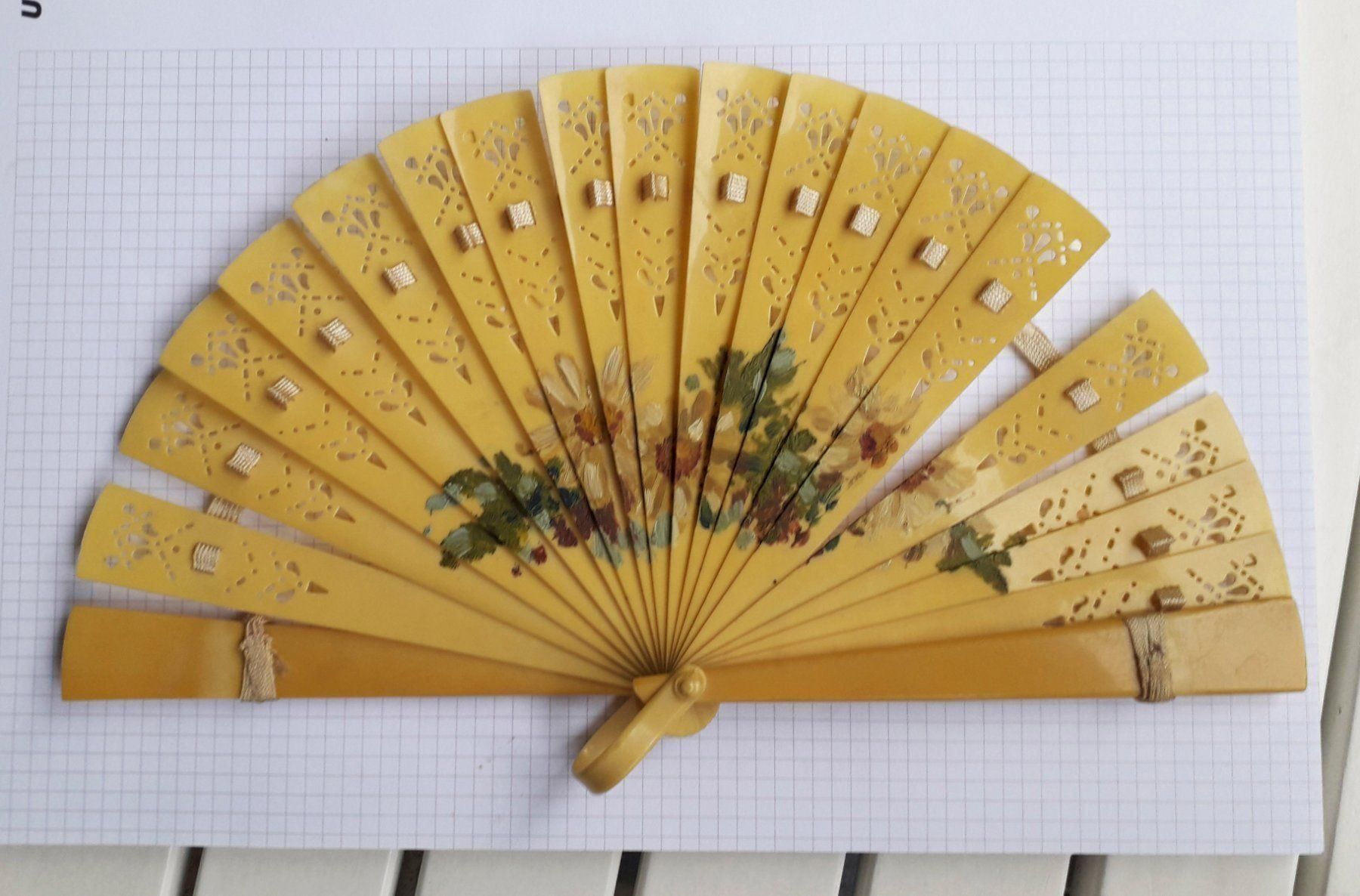 Tutte le decorazioni: Antiker Zelluloidfächer dekoriert+bemalt – Usato da Lugano venduto da Maurizio_Collector