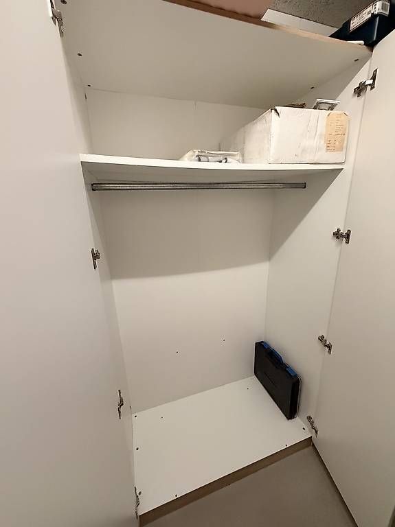 Armadi: Kleiderschrank neuwertig  – Usato da Altstätten SG venduto da Bb1700 1