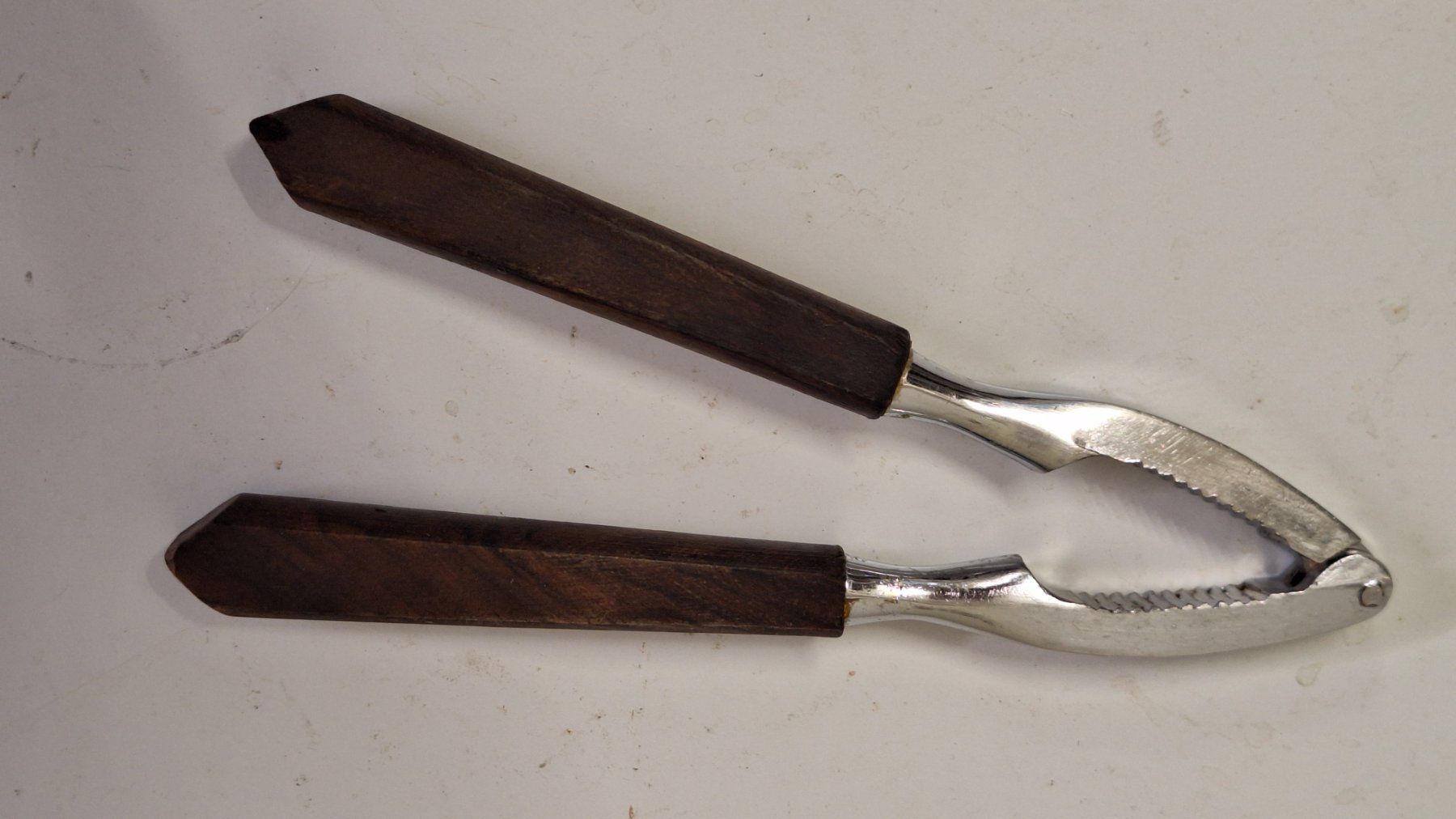 Elettrodomestici da cucina: Nussknacker Metall mit Holzgriff – Usato da Arlesheim venduto da shopradl